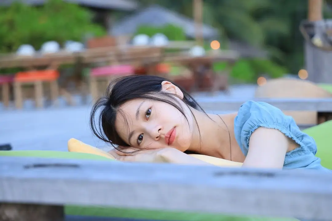 Jung So Min  Adu Akting dengan Jung Hae In di Drama Love Next Door