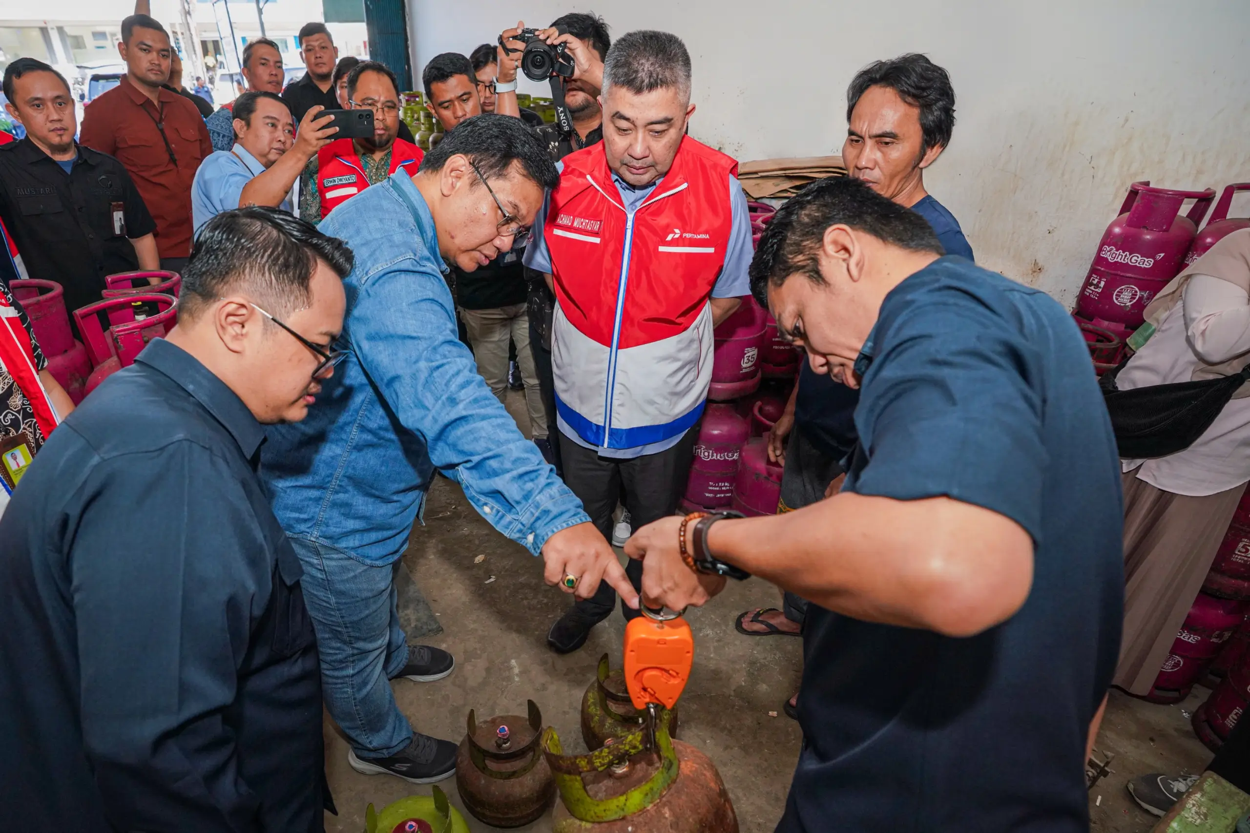 Ombudsman RI melakukan uji petik distribusi LPG 3 Kg di 25 titik di Kota Bengkulu, Rabu (6/8). (Foto: Dok. PPN)