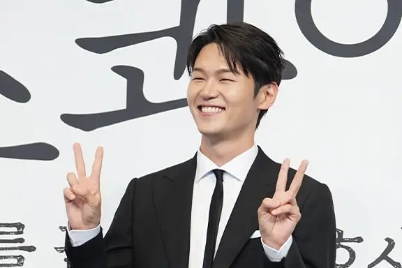 Lee Hak Joo. (Foto: Instagram/imcokecolor)