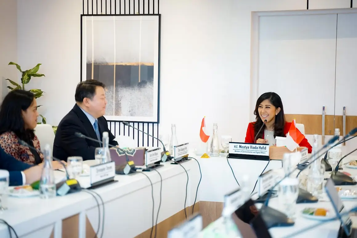 Foto: Menkomdigi Meutya Hafid Bertemu dengan Perwakilan Roblox Asia Pasific (dok. Komdigi)