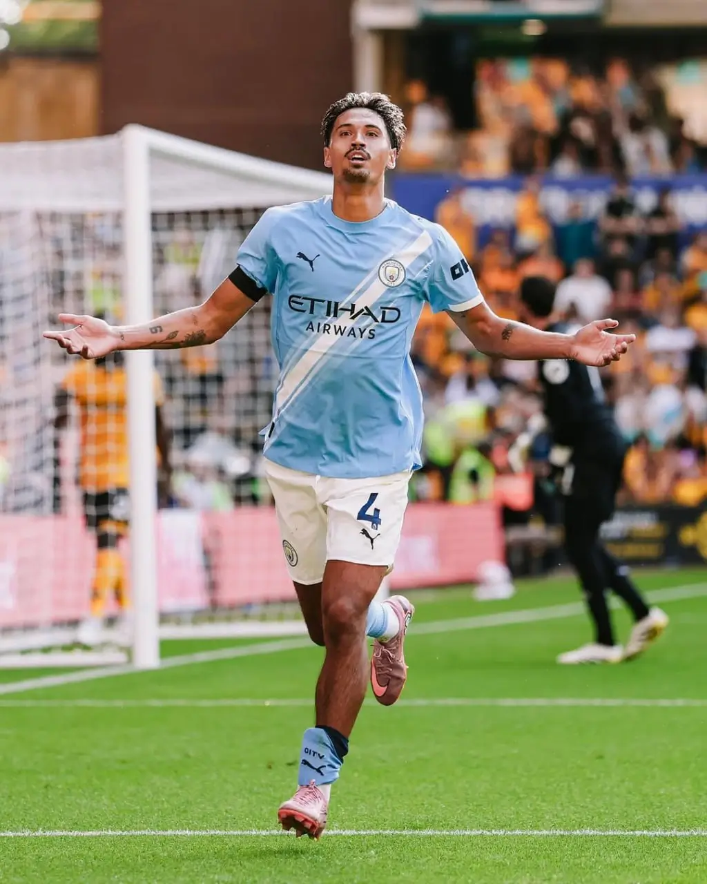 Gelandang keturunan Indonesia-Belanda, Tijjani Reijnders mencetak gol sekaligus memberi assist saat Manchester City mengalahkan Wolverhampton Wanderers 4-0 di Molineux Stadium, Sabtu, 16 Agustus 2025. Dok. Istimewa