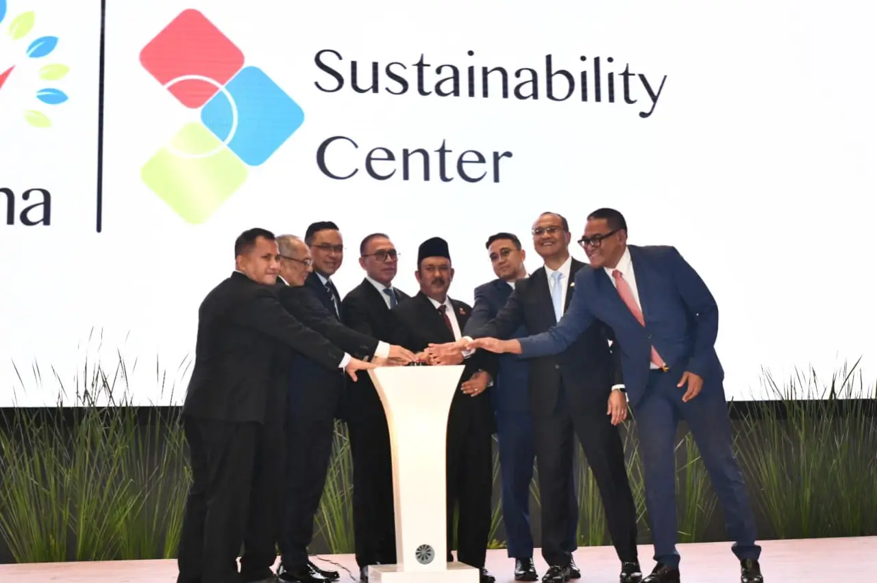 Menteri Perencanaan Pembangunan Nasional/Kepala Bappenas Rachmat Pambudy bersama Komisaris Utama Pertamina Mochamad Iriawan, Direktur Utama Pertamina Simon Aloysius Mantiri dan jajarannya, meluncurkan Kick Off NZE Commitment pada acara Peta Jalan NZE Pertamina “Menuju Kedaulatan Energi dengan Bisnis Berkelanjutan