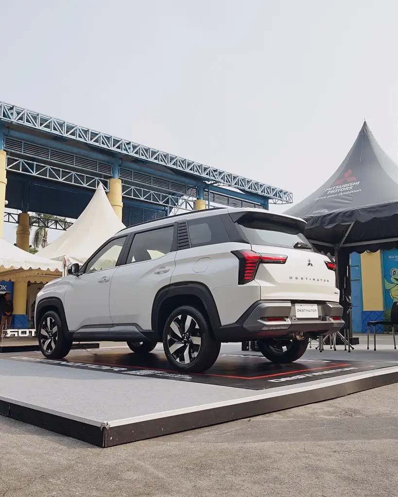 9 Fitur Unggulan Mitsubishi Destinator  SUV Baru yang Laris Manis di GIIAS 2025