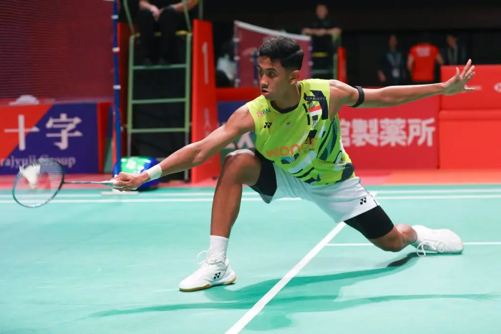 Anak Muda Membara  Alwi Farhan Sabet Gelar Super 300 Perdana di Macau Open 2025