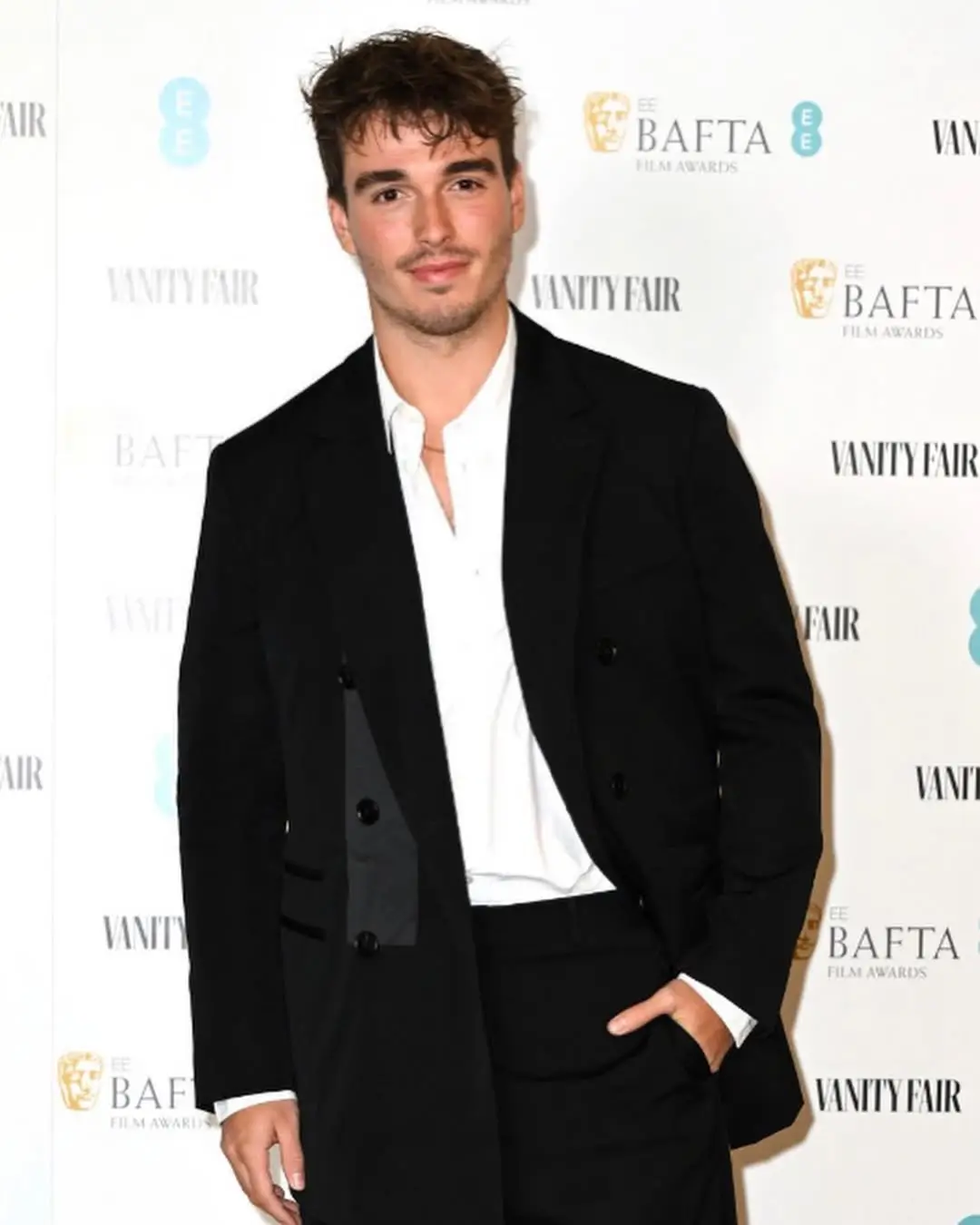 Karismatik dan Berbakat  Corey Mylchreest Curi Perhatian Dunia Lewat Film Netflix  My Oxford Year 