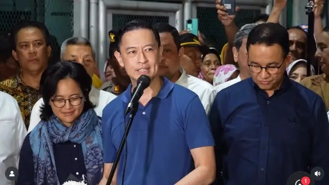 Mantan Menteri Perdagangan, Tom Lembong (tengah) dan mantan Gubernur DKI Jakarta, Anies Baswedan (kanan). (Foto: Instagram/aniesbaswedan)
