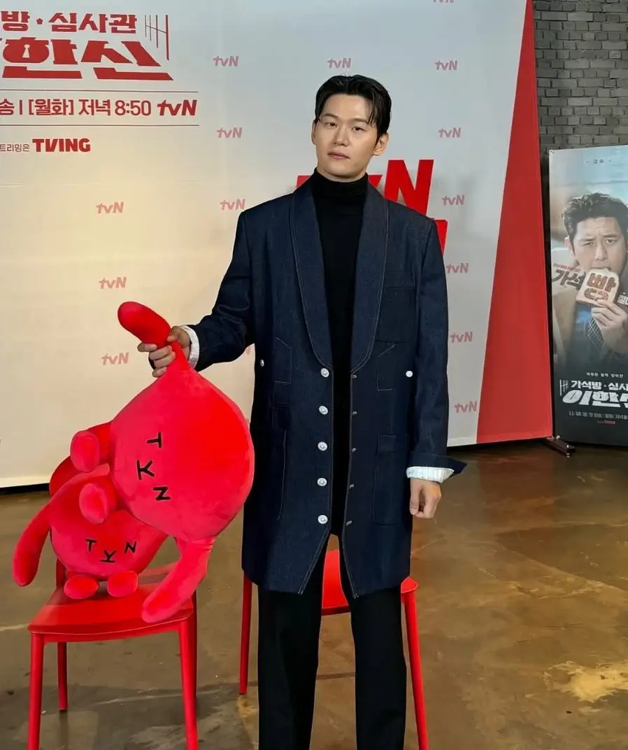 Lee Hak Joo  Aktor Serbabisa yang Makin Bersinar di Tahun 2025 Lewat    Newtopia    hingga    Beyond the Bar   