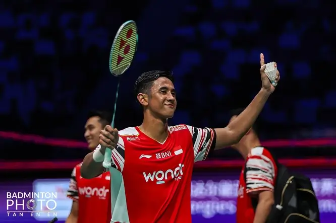 Anak Muda Membara  Alwi Farhan Sabet Gelar Super 300 Perdana di Macau Open 2025