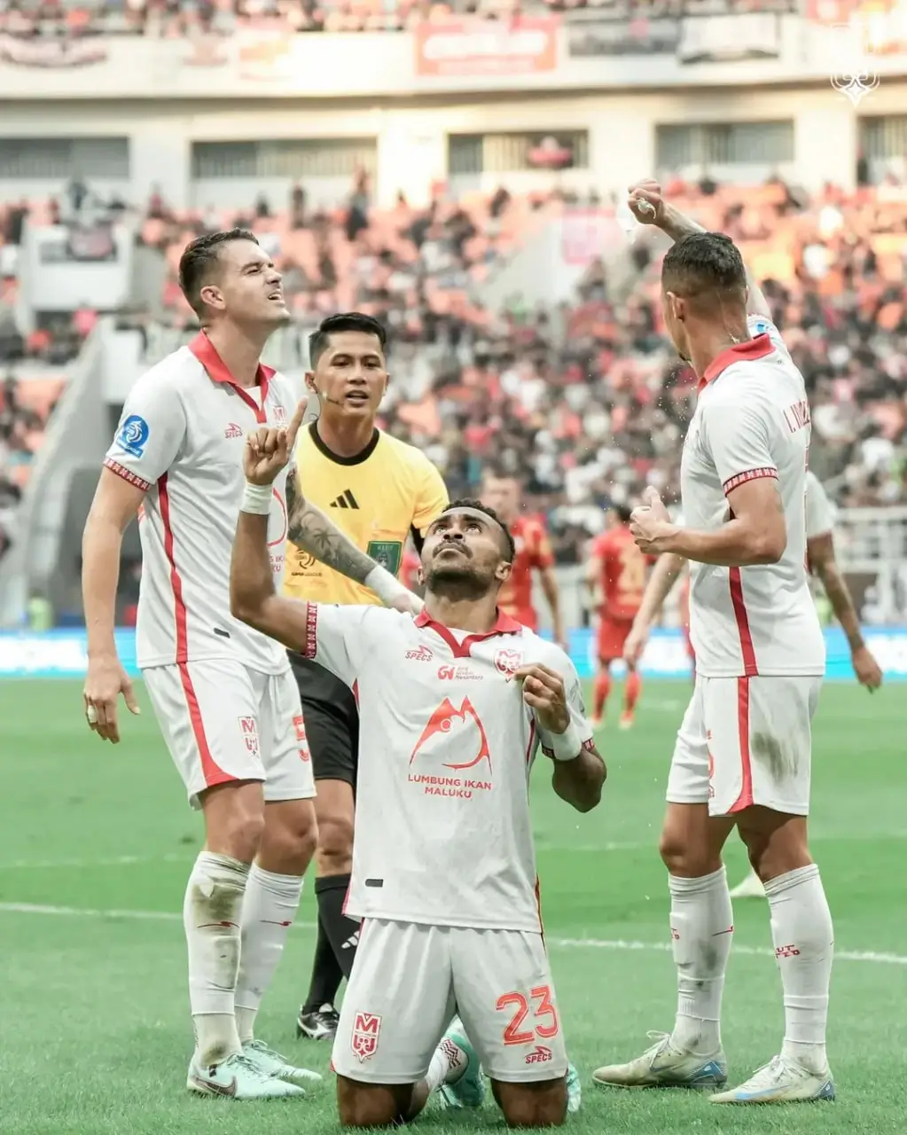 Drama Persija 1 1 Malut United  Rio Fahmi Dikartu Merah  Ciro Alves Dilempar Sepatu