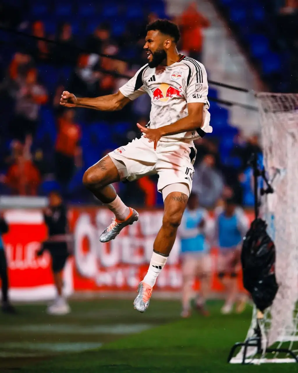 Eric Maxim Choupo-Moting disebut masuk dalam radar Persija Jakarta. (Foto: Instagram Eric Maxim Choupo-Moting)