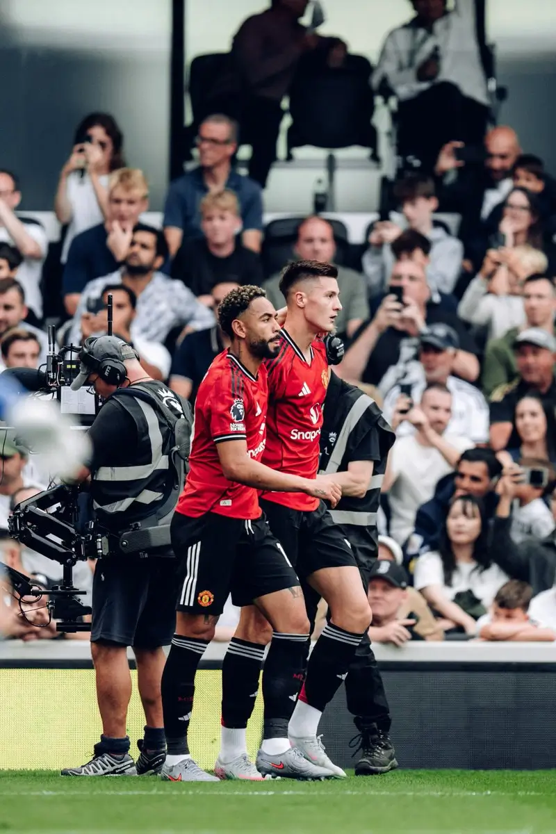 Manchester United menghabiskan dana besar di bursa transfer musim panas 2025. Foto: Istimewa