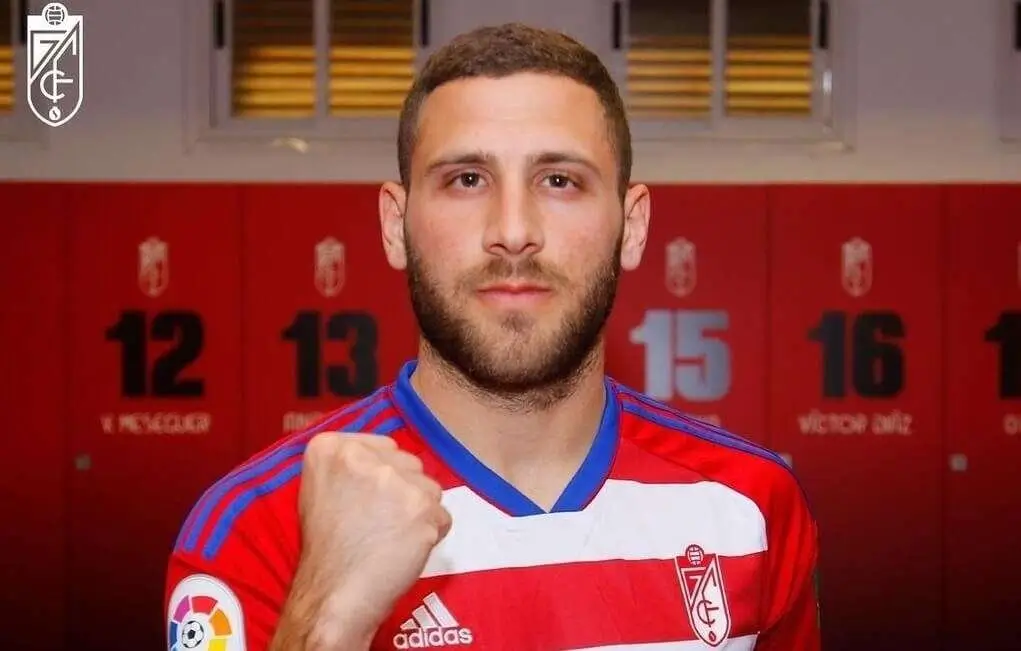 Kedatangan penyerang Timnas Israel, Shon Weissman, ditentang suporter Fortuna Dusseldorf. Foto Istimewa.