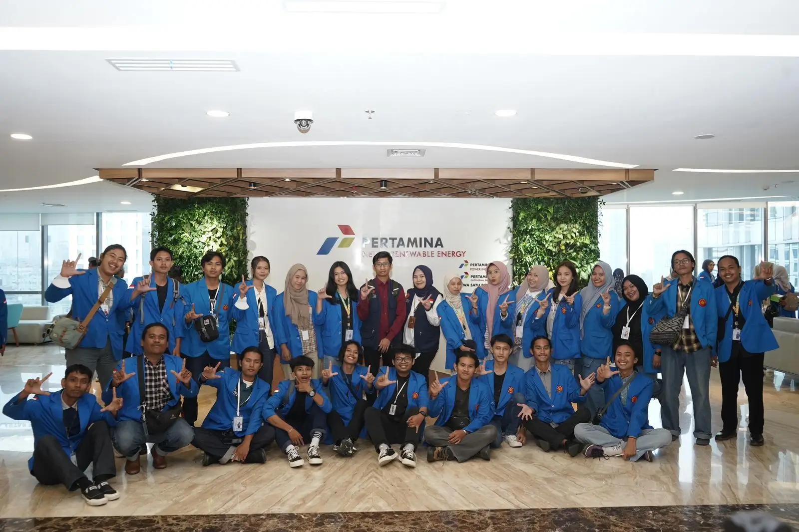 Mahasiswa Fakultas Teknik, Program Studi Teknik Lingkungan, Universitas Tadulako mengikuti kegiatan edukasi pengembangan bisnis hijau yang dijalankan Pertamina NRE, pada Kamis (7/8). (Foto: Dok. PNRE)