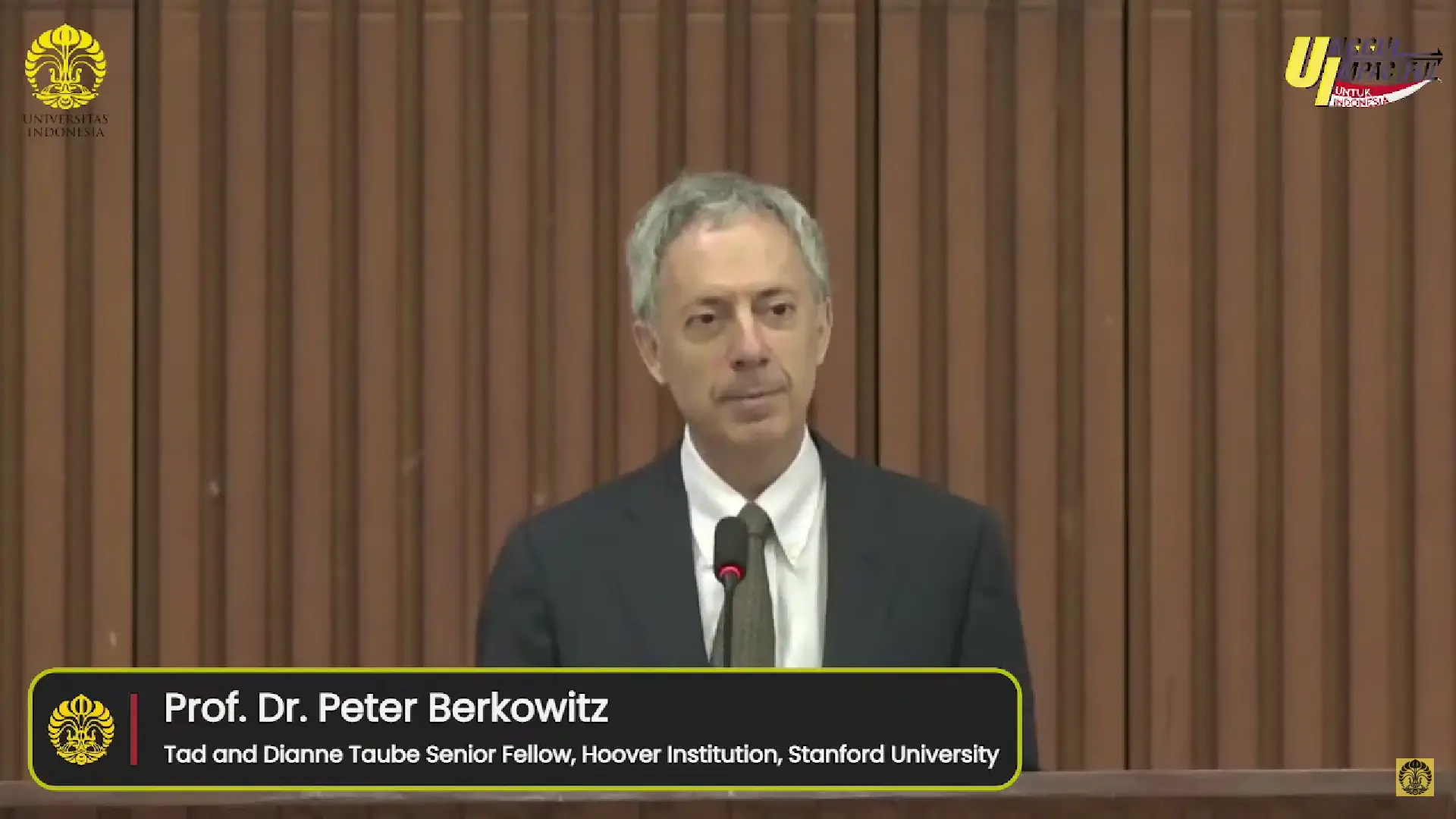 Foto: Tangkapan Layar Peter Berkowitz menjadi Pembicara dalam Pengenalan Sistem Akademik Universitas (PSAU) Program Pascasarjana 2025 di Kampus UI (Youtube.com/Universitas Indonesia)
