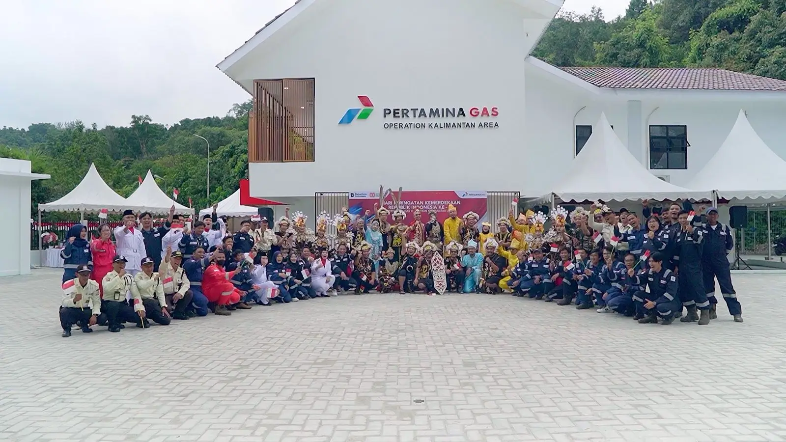 Berkostum Wastra Nusantara  Pertagas Gelar Upacara HUT Ke 80 RI Serentak di Enam Area Operasi