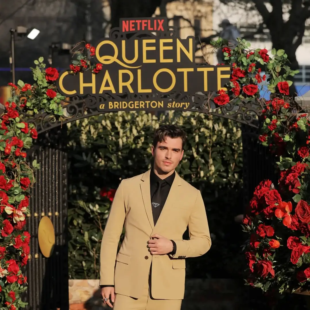 Karismatik dan Berbakat  Corey Mylchreest Curi Perhatian Dunia Lewat Film Netflix  My Oxford Year 