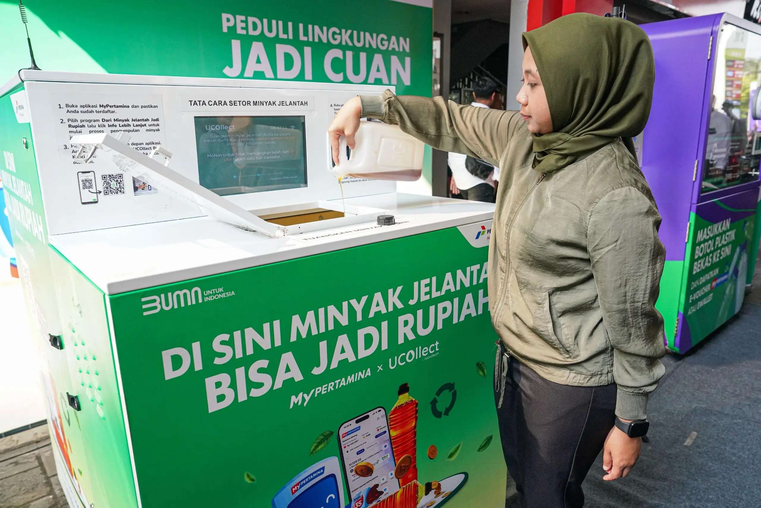 Kembangkan Ekosistem SAF Berbasis Ekonomi Sirkular  Pertamina Kumpulkan Minyak Jelantah dari Masyarakat