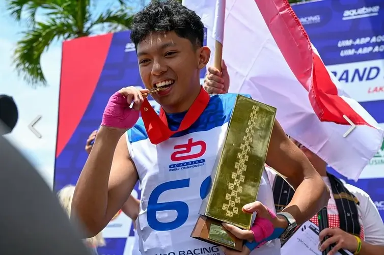 Bangga  Boanerges Ratag Catat Sejarah Baru sebagai Juara Dunia Aquabike Pertama dari Indonesia