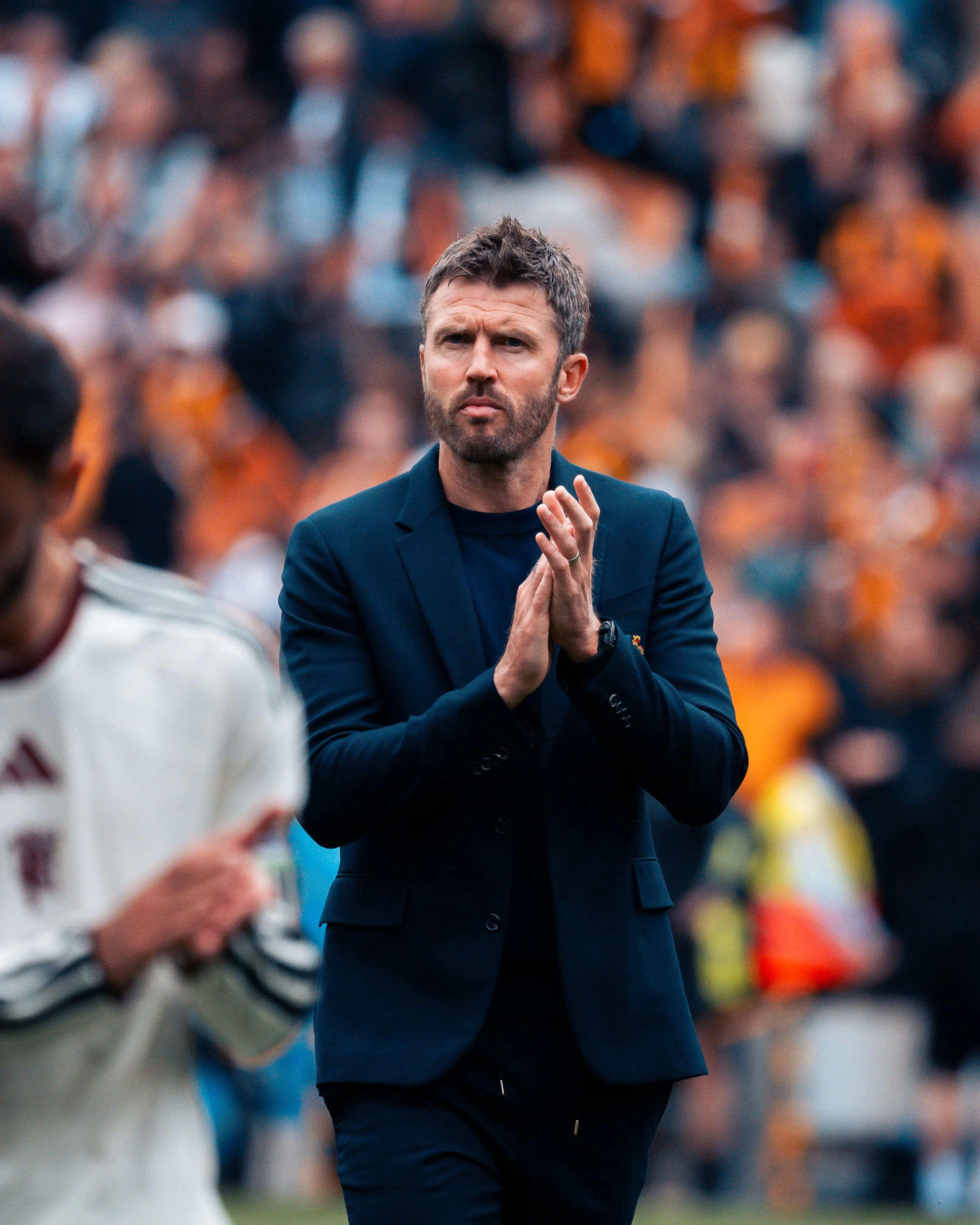 Manajer Manchester United, Michael Carrick, tetap tenang meski timnya menelan kekalahan. Foto X Manchester United.