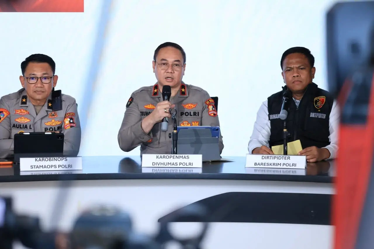 Keterangan pers Polri terkait penetapan 72 tersangka kasus kebakaran hutan dan lahan (karhutla) di Kalimantan dan Sumatra. (Foto: humas.polri.go.id)