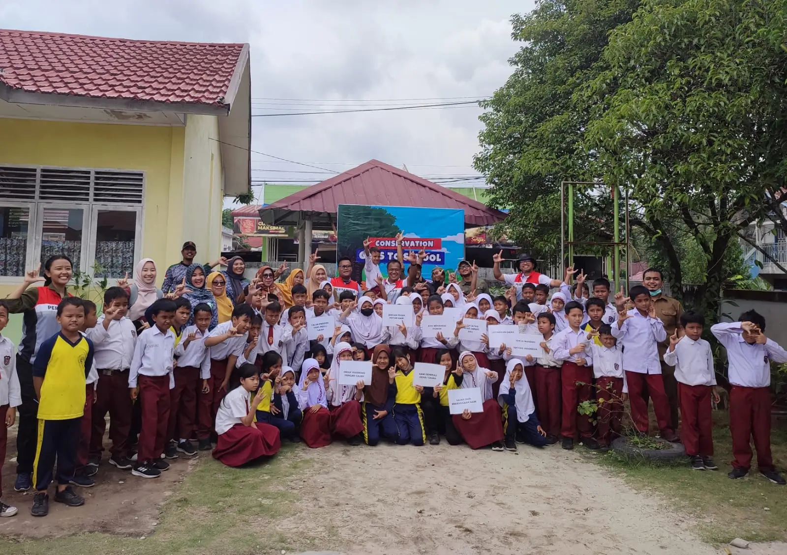 Conservation Goes To School  PHR Ajak Anak anak Lestarikan Gajah dan Hutan Riau