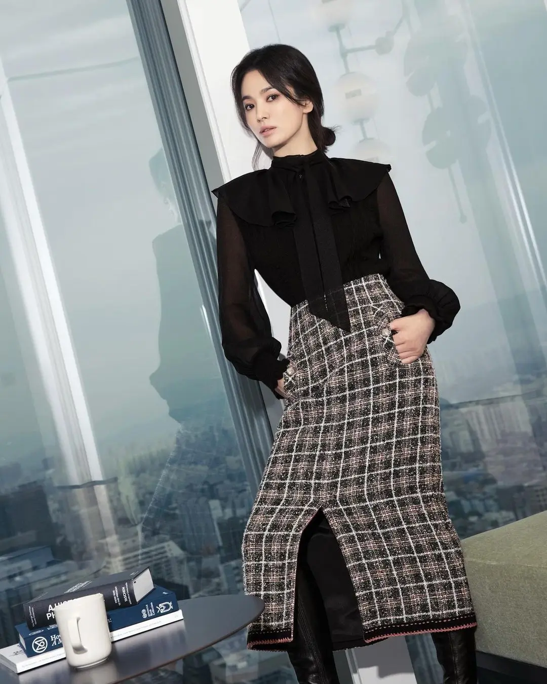 8 Inspirasi Mix and Match Rok untuk Ngantor