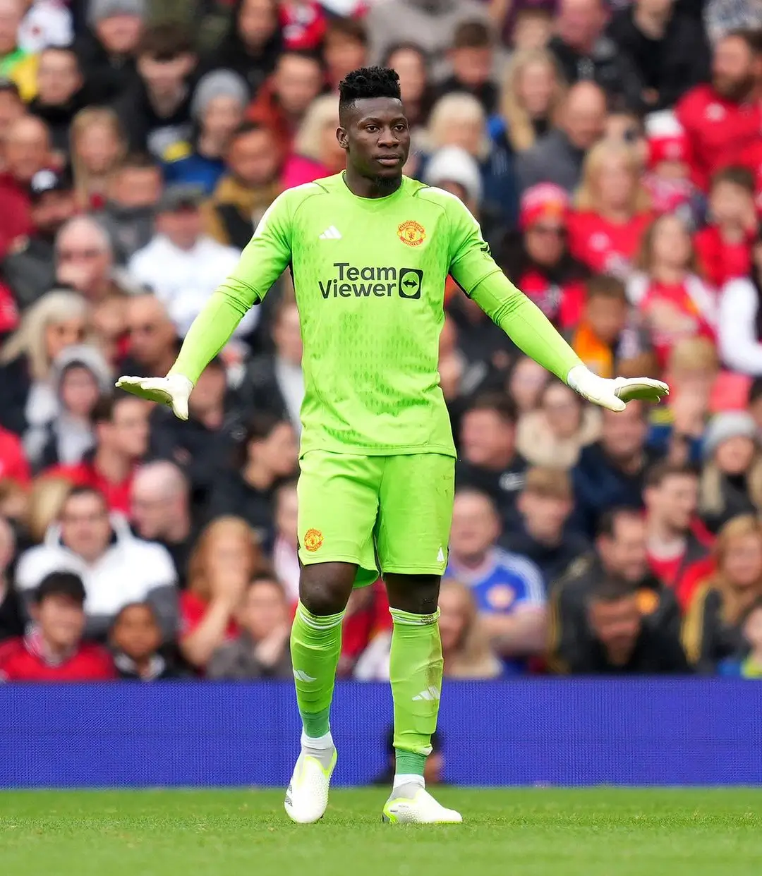 Andre Onana blunder ketika Manchester United dikalahkan Bayern Munchen. Foto: Istimewa
