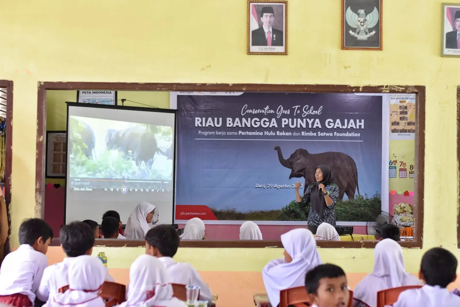 Conservation Goes To School  PHR Ajak Anak anak Lestarikan Gajah dan Hutan Riau