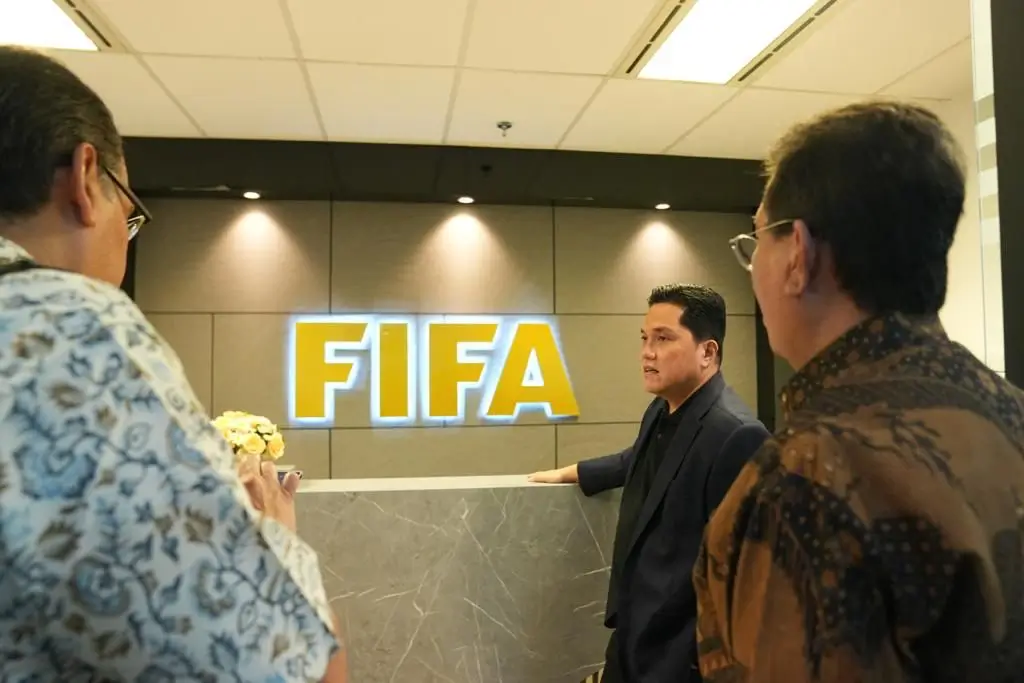 Ketua Umum PSSI, Erick Thohir mengecek Kantor FIFA di Jakarta. Foto: twitter
