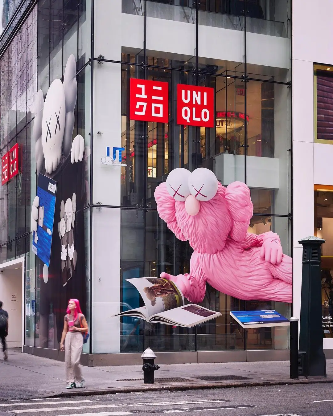 Kolaborasi UNIQLO   KAWS Disambut Antusias di Seluruh Dunia