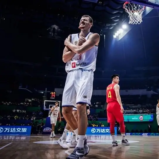 Pebasket Serbia Kehilangan Ginjal di FIBA World Cup 2023