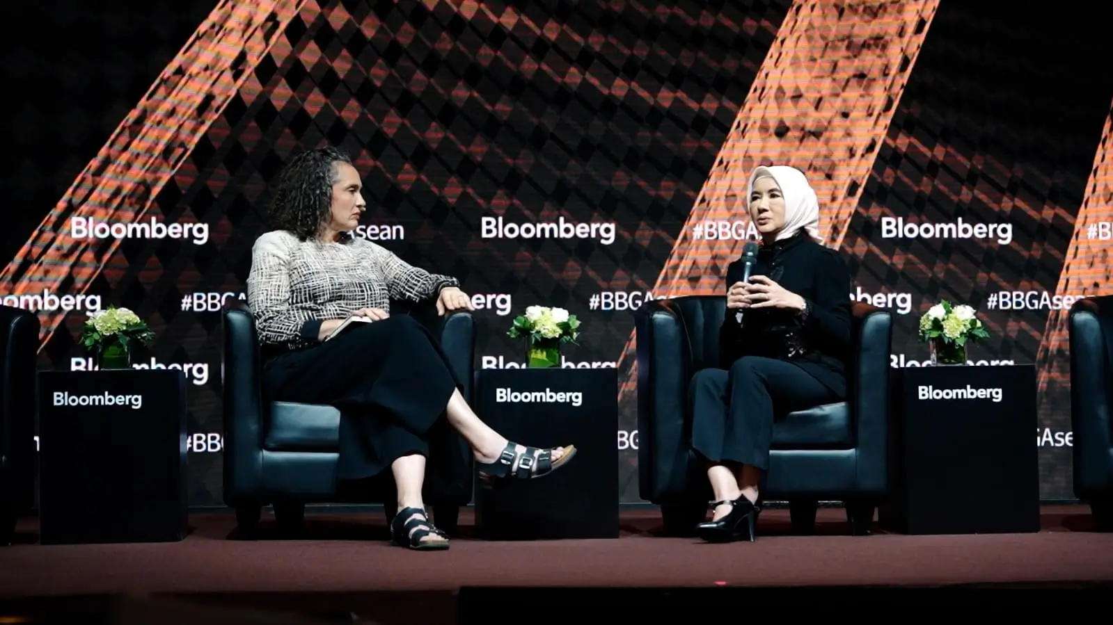 Direktur Utama Pertamina Nicke Widyawati di Bloomberg CEO Forum ASEAN yang memaparkan topik 