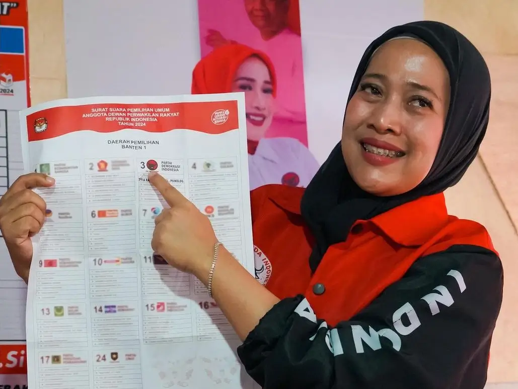 Tia Rahmania caleg DPR terpilih dipecat PDIP. (Foto: Instagram/tiarahmania_bantenofficial)