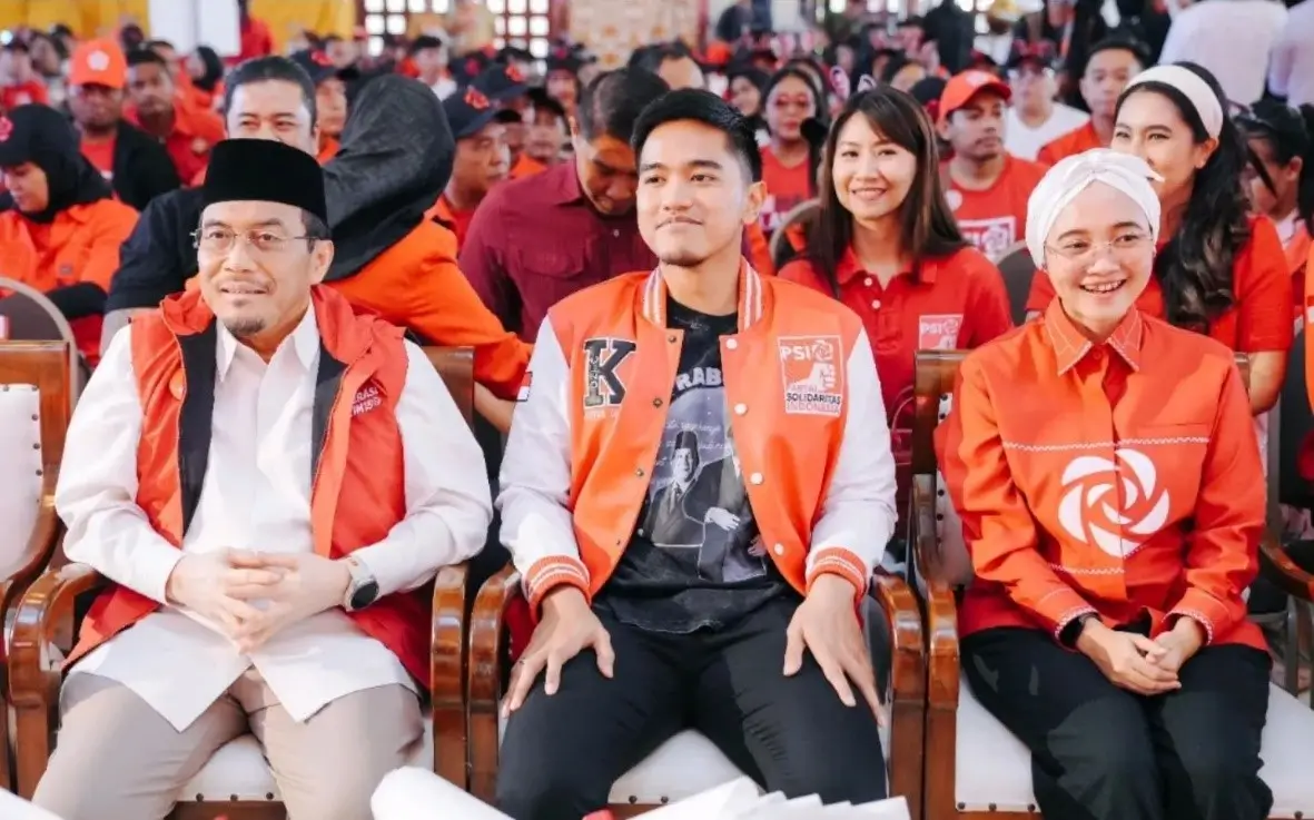 Ketua Umum PSI, Kaesang Pangarep (tengah) saat hadiri Kopdarwil PSI di Jakarta Utara, Minggu (29/9/24). (Foto: Instagram/psi_id)