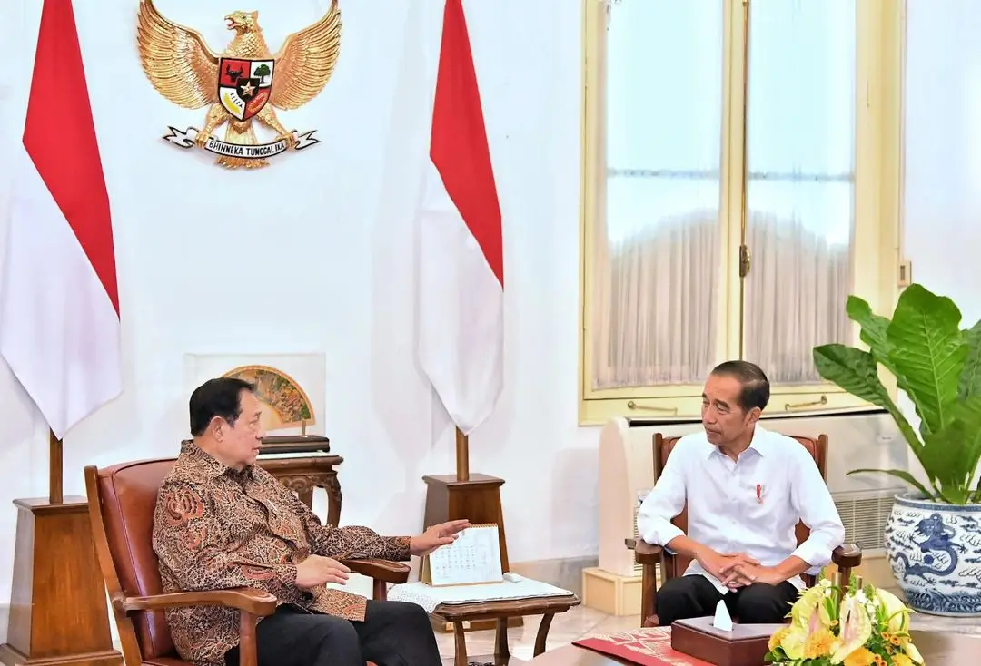 Pertemuan Presiden Ke-6 RI Susilo Bambang Yudhoyono (SBY) (kiri) dengan Presiden RI Joko Widodo (kanan) di Istana Merdeka, Jakarta, Sabtu (21/9/24). (Foto: Instagram/jokowi)