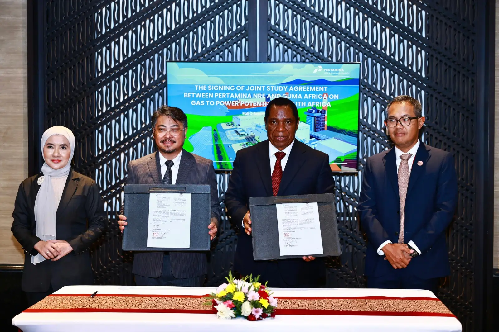 Pertamina New and Renewable Energy (PNRE) melakukan kegiatan penandatanganan Joint Study Agreement (JSA) bersama Guma Africa Group Limited yang diselenggarakan di Nusa Dua, Bali, Senin, (02/09/2024). Penandatanganan ini dilakukan dalam rangkaian 2nd Indonesia Africa Forum (IAF) 2024. (Foto: Dok. Pertamina)