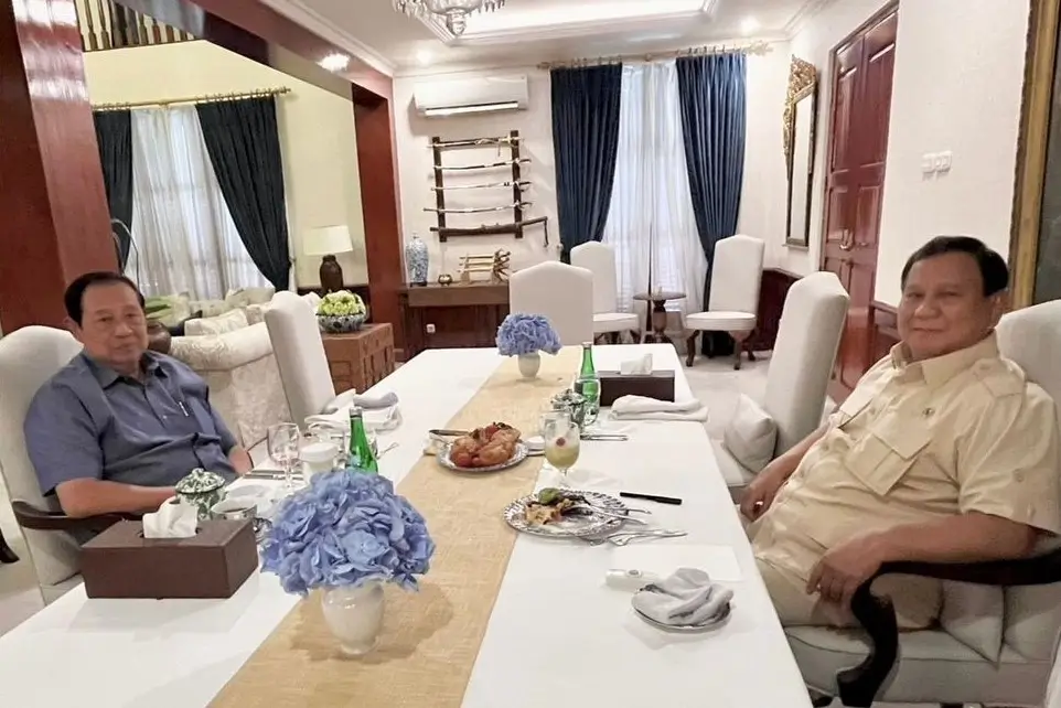 Presiden Ke-6 RI, Susilo Bambang Yudhoyono (kiri) bersama calon Presiden RI terpilih, Prabowo Subianto di kediaman Prabowo, Jalan Kertanegara nomor 4, Jakarta, Kamis (19/9/24).(Foto: Instagram/prabowo)