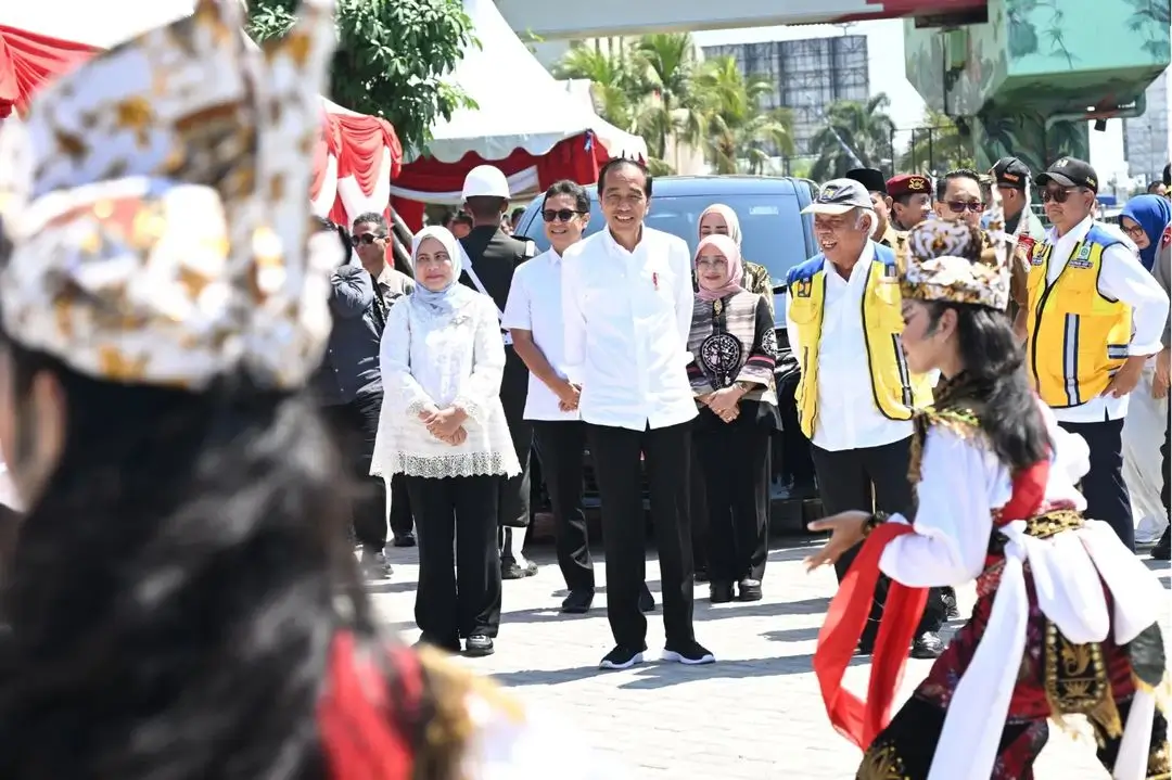 Presiden RI Joko Widodo usai resmikan sejumlah infrastruktur di Sidoarjo, Jawa Timur, Jumat (6/9/24). (Foto: Instagram/jokowi) 