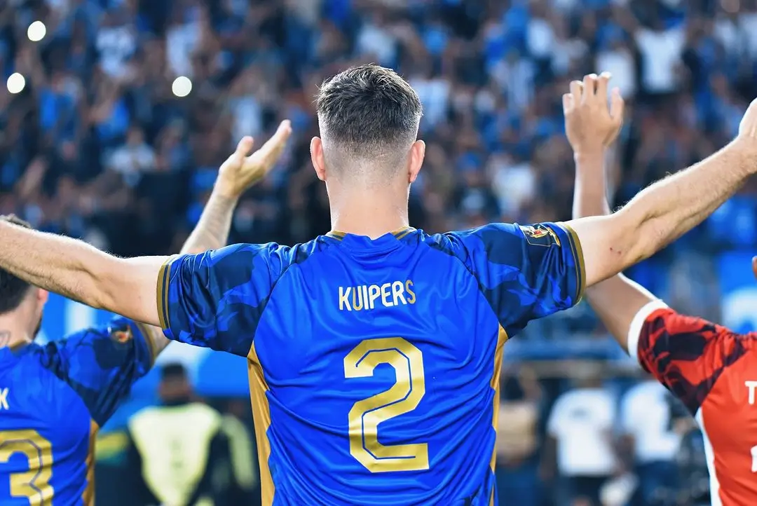 Bek Persib Bandung, Nick Kuipers merasa tidak aman bermain di kandang karena kericuhan suporter. Foto Instagram Nick Kuipers.