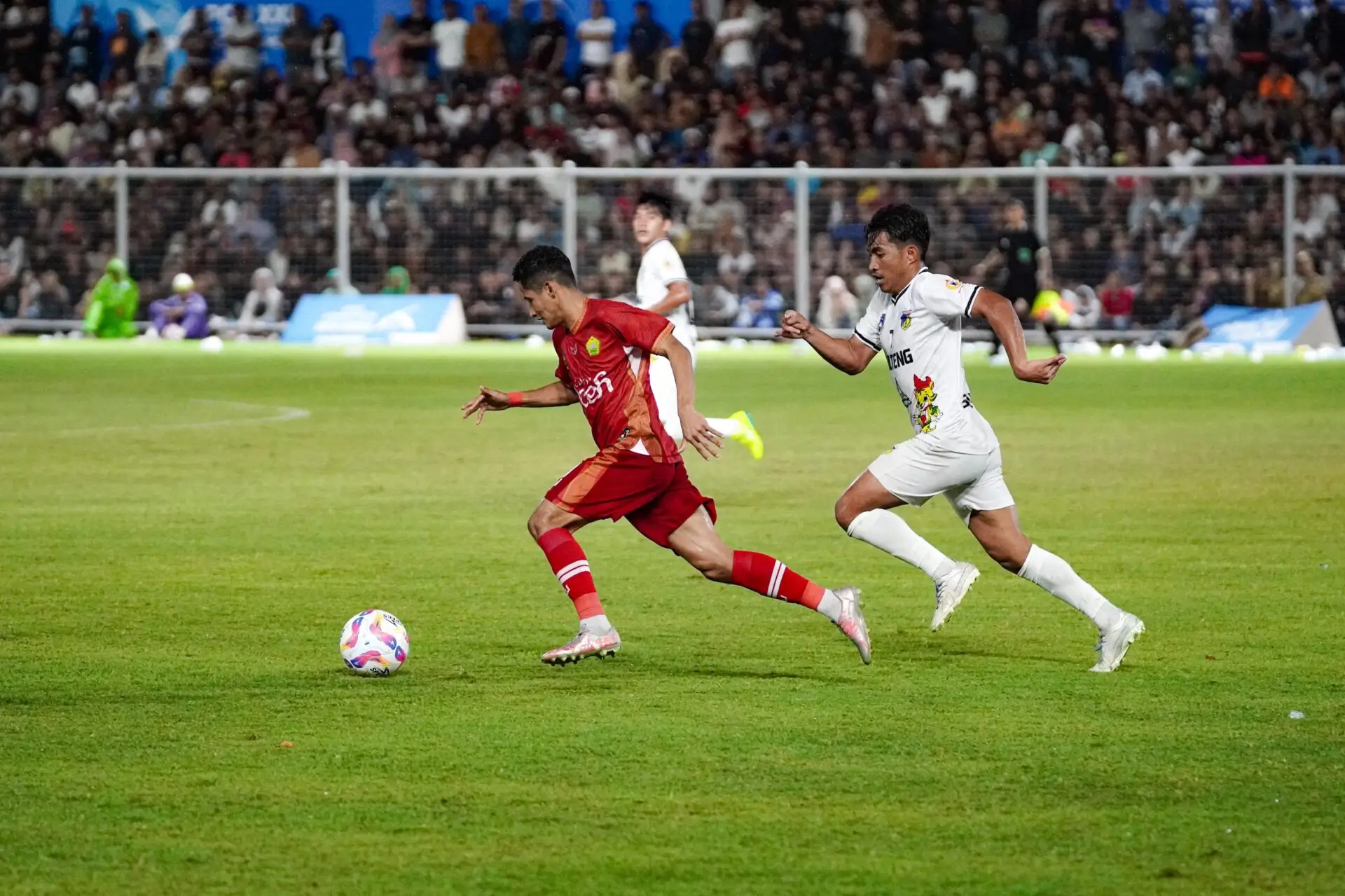 Pertandingan sepak bola Sulawesi Tengah vs Aceh pada laga perempat final di PON XXI. (Foto: poxxi.acehprov.go.id/Alwi/Minoritas)