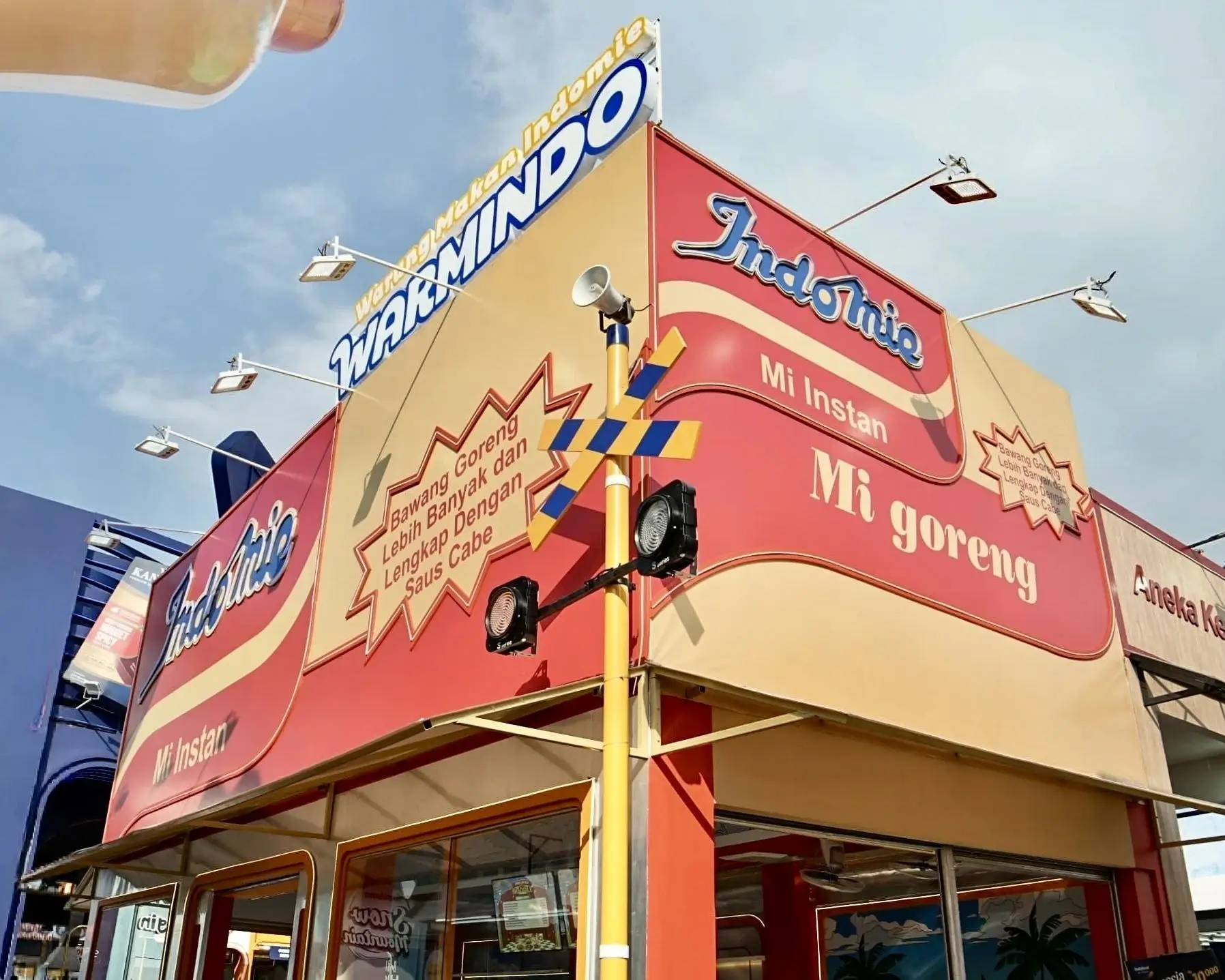Booth Indofood di Jakarta Fair (Foto: Linkedin/PT Indofood Sukses Makmur Tbk)