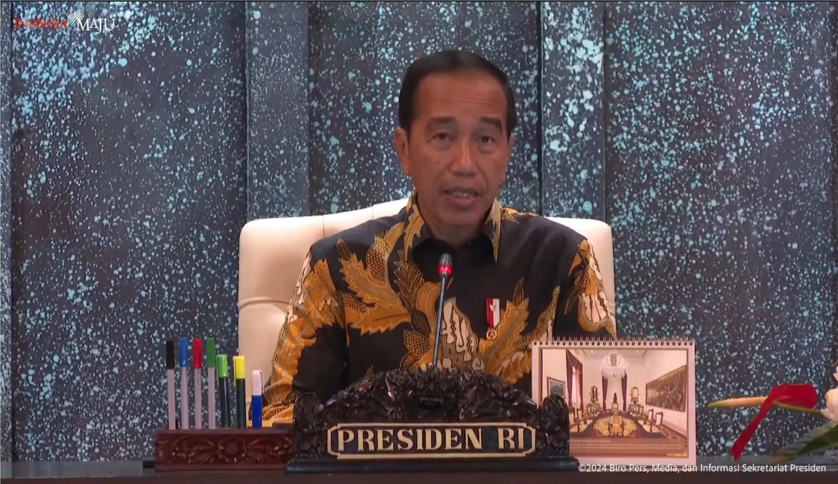 Presiden RI Joko Widodo sampaikan pengantar dalam Sidang Kabinet Paripurna di Istana Garuda, IKN, Kalimatan Timur pada Jumat (13/9/24). (Foto: Tangkapan layar YouTube/Sekretariat Presiden)