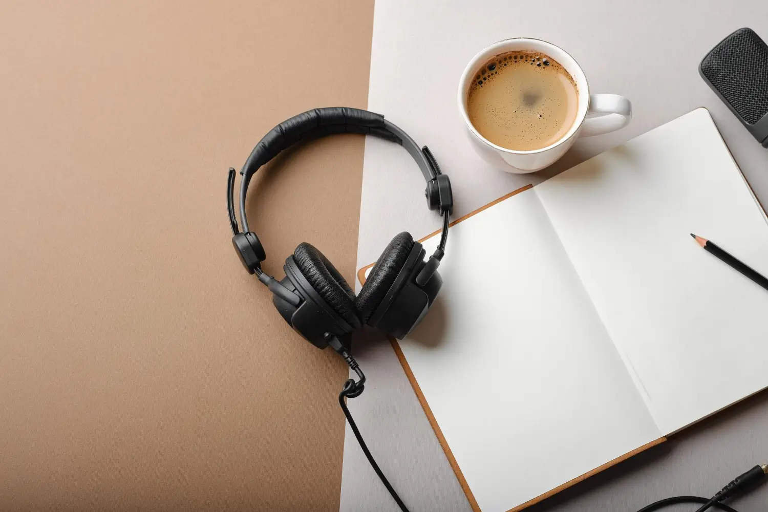 Foto: Ilustrasi Headphone (freepik.com photo by boyarkinamarina)