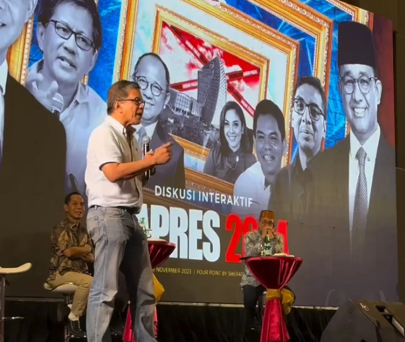 Rocky Gerung dan Anies Baswedan saat hadiri Diskusi Interaktif Capres 2024 di Makassar, Sabtu, (18/11/23). (Foto: Instagram/aniesbaswedan)