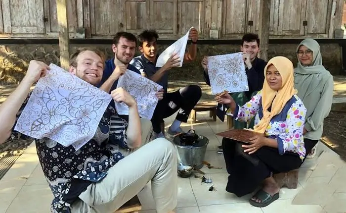 Belajar Membatik Langsung dari Ahlinya di 7 Kampung Batik ini 