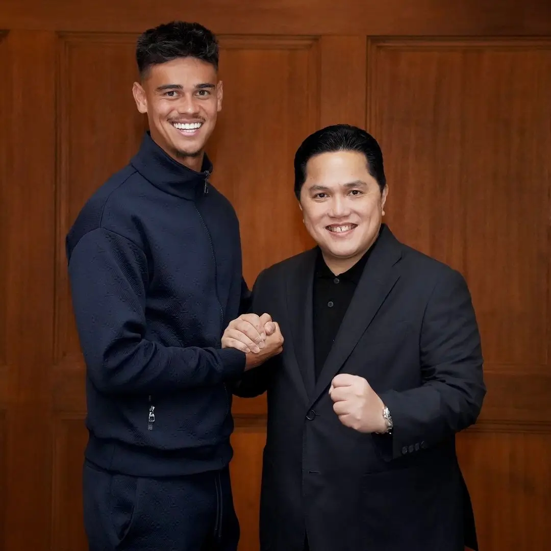 Calon pemain naturalisasi Timnas Indonesia, Mees Hilgers bersama Ketua Umum PSSI, Erick Thohir. Foto Instagram Erick Thohir.