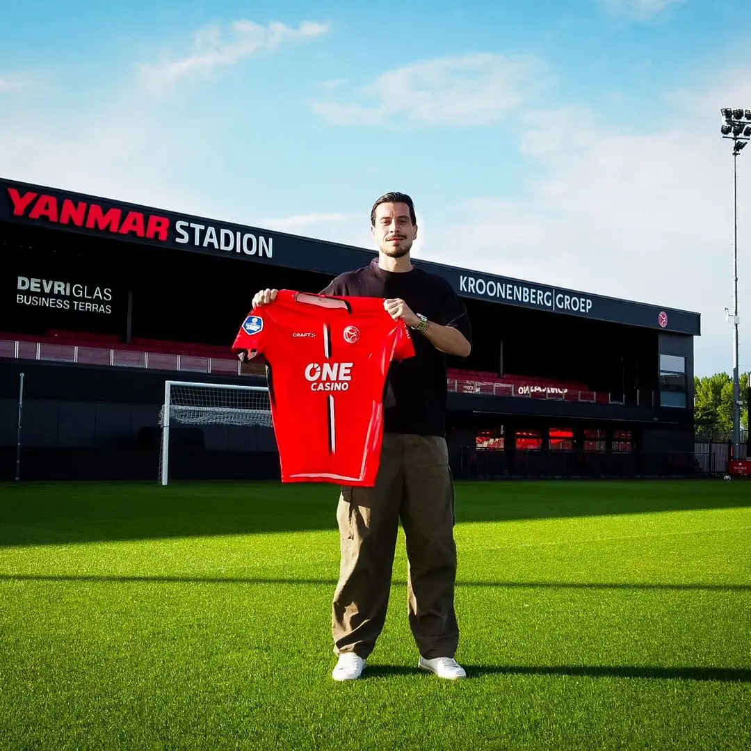 Gelandang Timnas Indonesia, Thom Haye akhirnya tidak menganggur lagi. (Foto: Instagram Almere City)