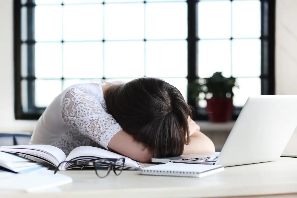 Mengenal Overwork Obesity  Fenomena Peningkatan Berat Badan hingga Obesitas Akibat Terlalu Banyak Bekerja