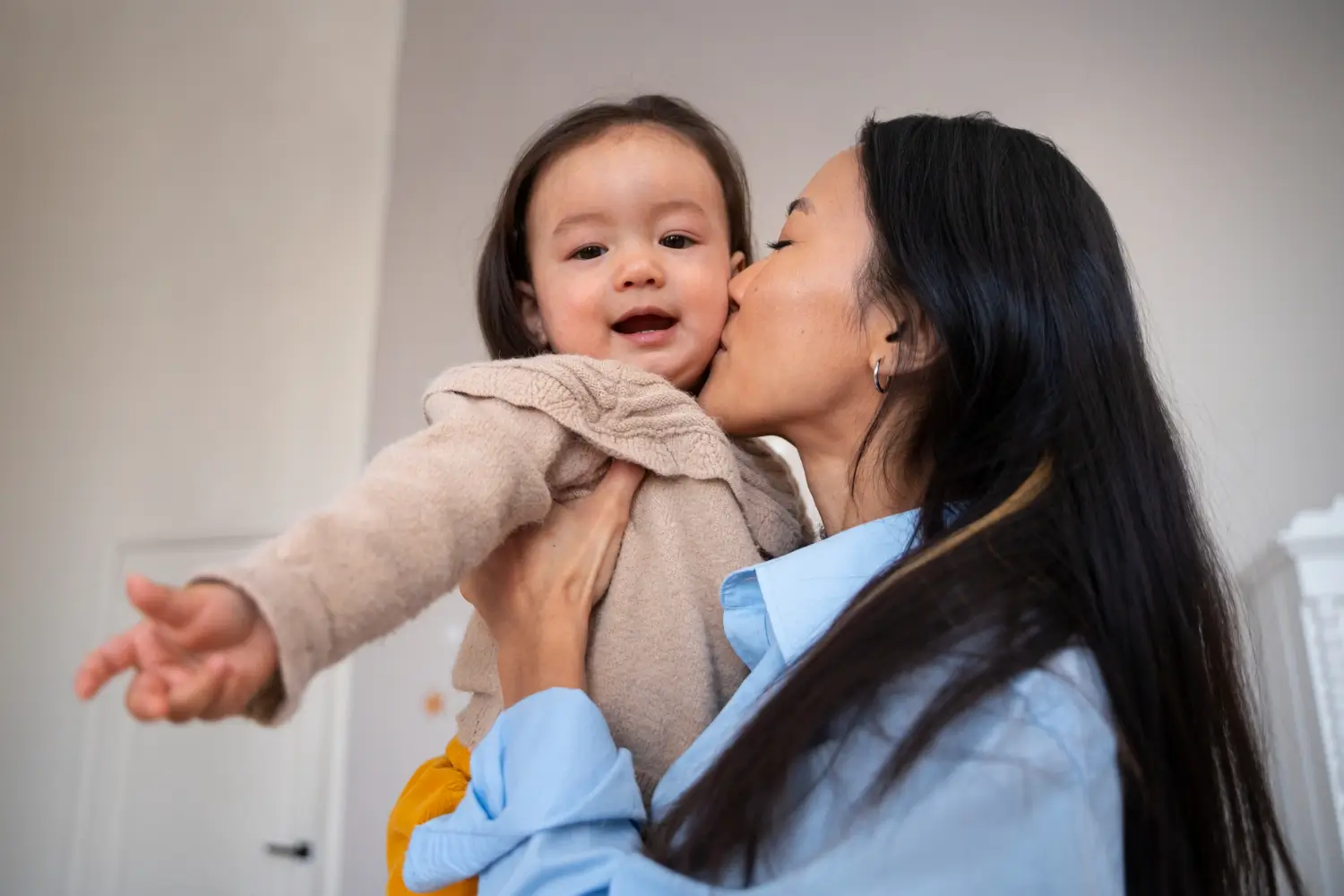 Foto: Ilustrasi Mencium Bayi (freepik.com)