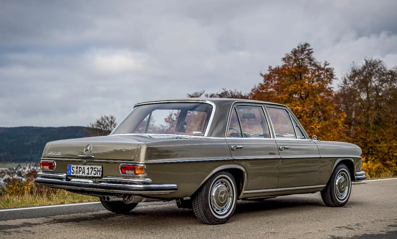 60 Tahun Seri 108 109  Inovasi  Desain  dan Warisan Kemewahan Mercedes Benz